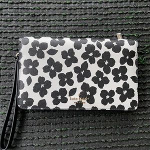 Kate Spade Darcy Clutch wallet wristlet graphic multi